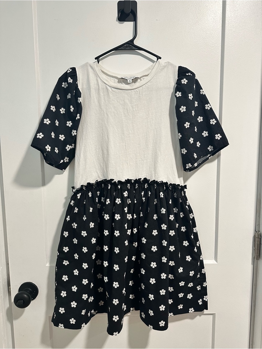 moodie Black & White Floral Sleeve Tiered Dress